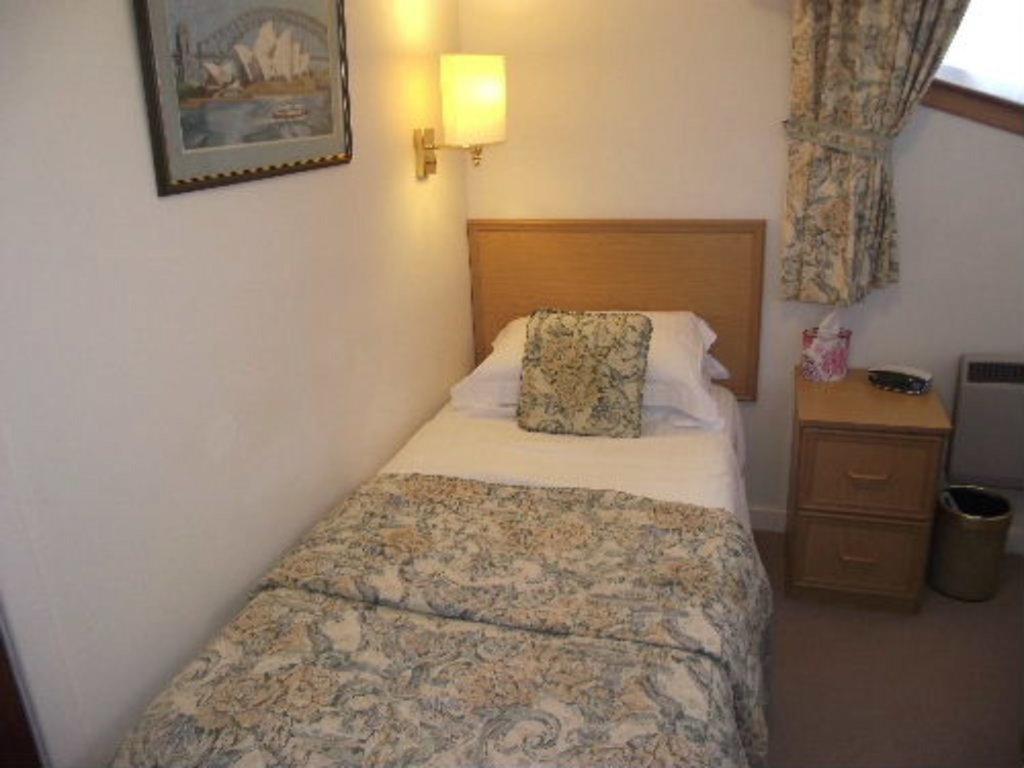 Whin Park Guest House Ларгс Екстер'єр фото