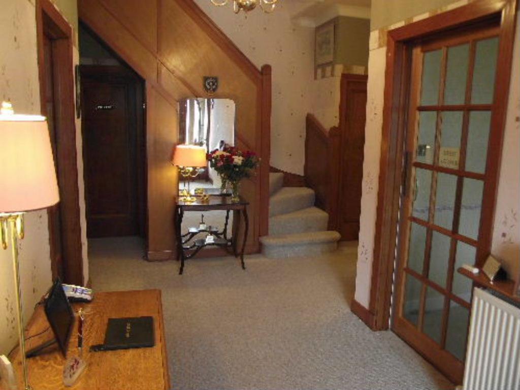 Whin Park Guest House Ларгс Екстер'єр фото
