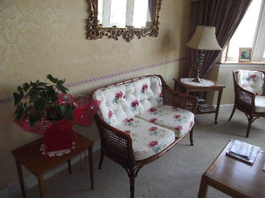 Whin Park Guest House Ларгс Екстер'єр фото